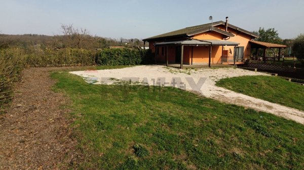 casa indipendente in vendita a Formello