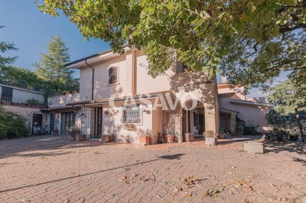 casa indipendente in vendita a Formello