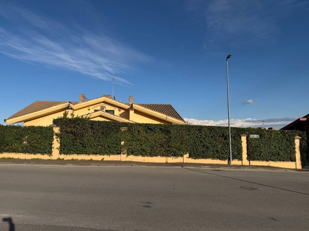 casa indipendente in vendita a Formello in zona Le Rughe