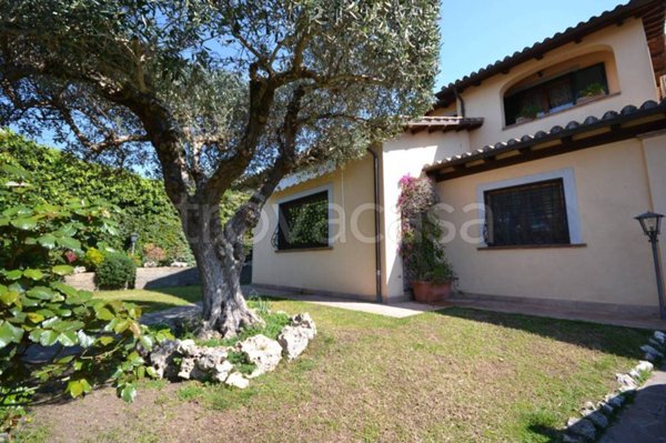 casa indipendente in vendita a Formello in zona Le Rughe