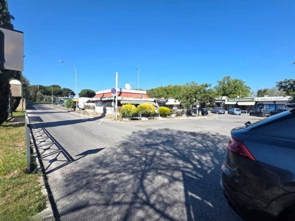 negozio in vendita a Formello in zona Le Rughe