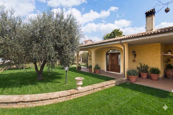 casa indipendente in vendita a Formello