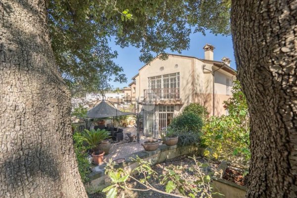 casa indipendente in vendita a Formello