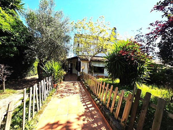 casa indipendente in vendita a Formello in zona Le Rughe