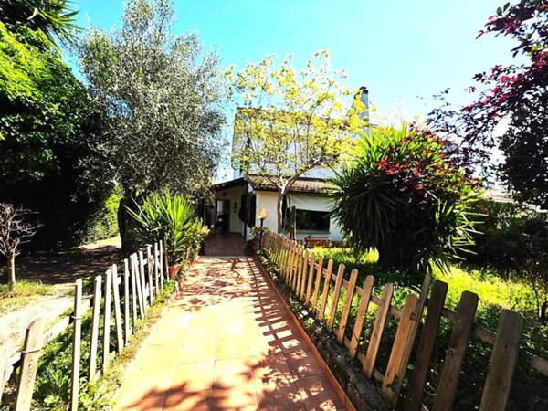 casa indipendente in vendita a Formello in zona Le Rughe