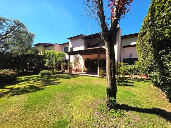 casa indipendente in vendita a Formello in zona Le Rughe