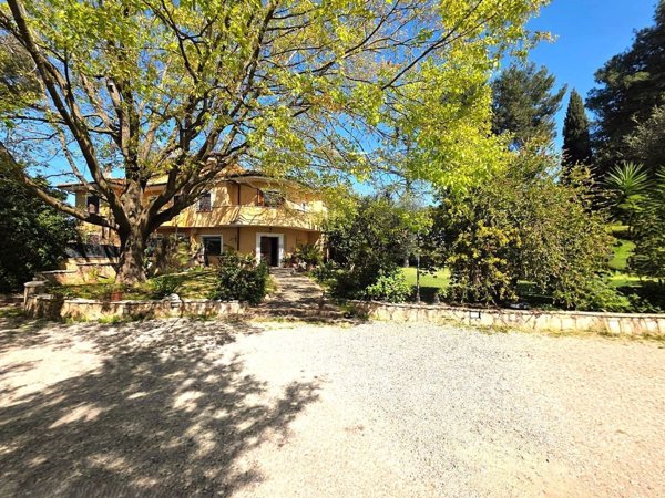 casa indipendente in vendita a Formello