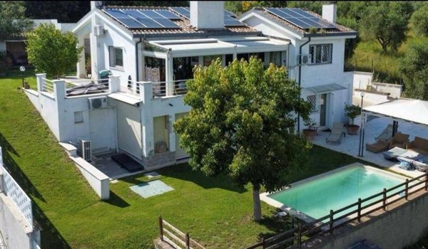 casa indipendente in vendita a Formello