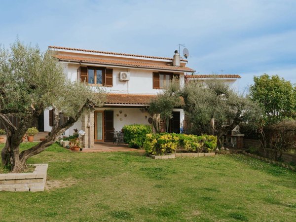 casa indipendente in vendita a Formello