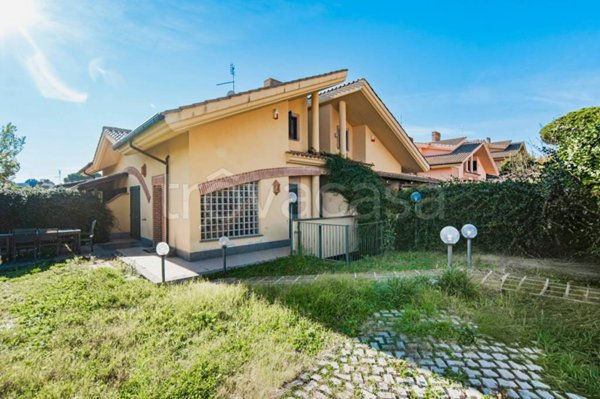 casa indipendente in vendita a Formello in zona Le Rughe