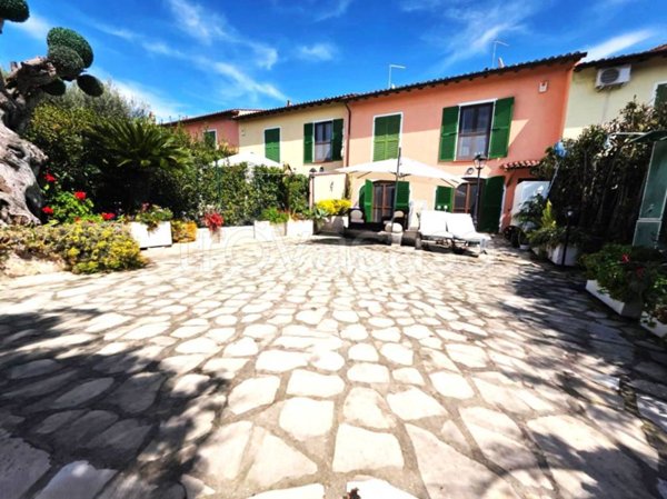 casa indipendente in vendita a Formello in zona Le Rughe