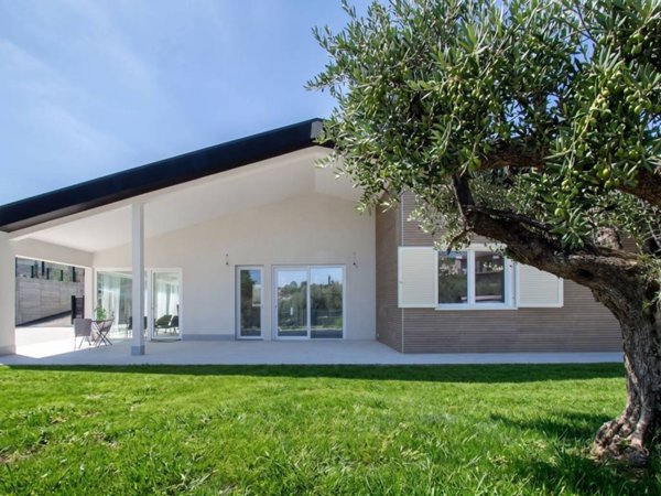 casa indipendente in vendita a Formello