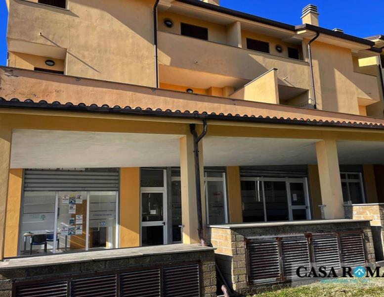 locale commerciale in vendita a Formello in zona Le Rughe