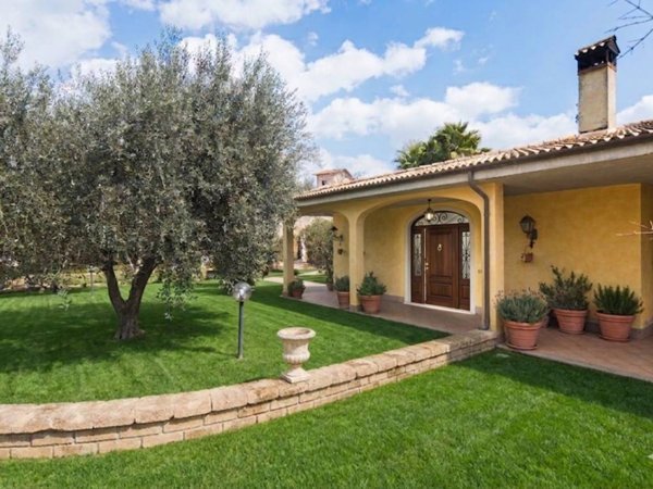 casa indipendente in vendita a Formello