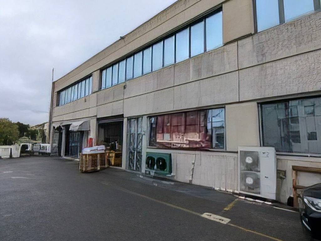 locale commerciale in vendita a Formello