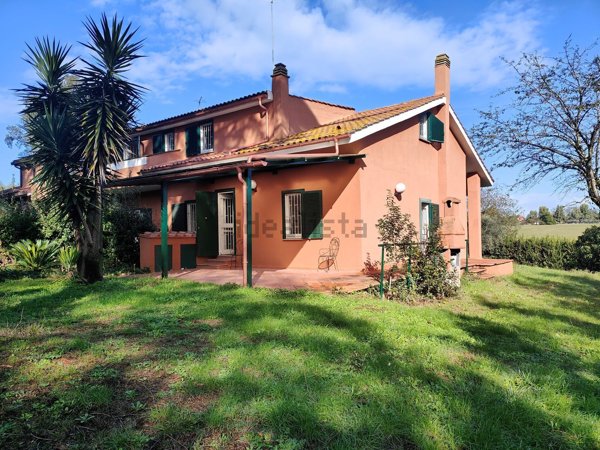 casa indipendente in vendita a Formello