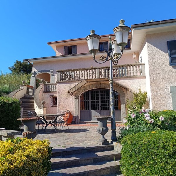 casa indipendente in vendita a Formello