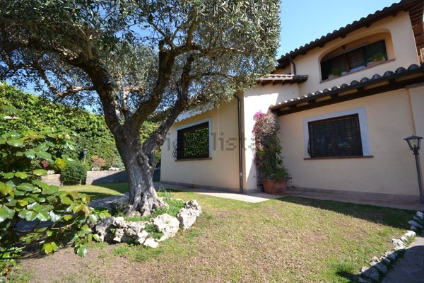 casa indipendente in vendita a Formello in zona Le Rughe