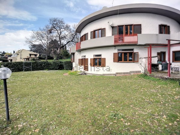 casa indipendente in vendita a Formello