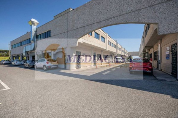 negozio in vendita a Formello