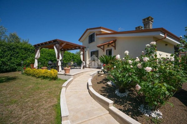 casa indipendente in vendita a Formello