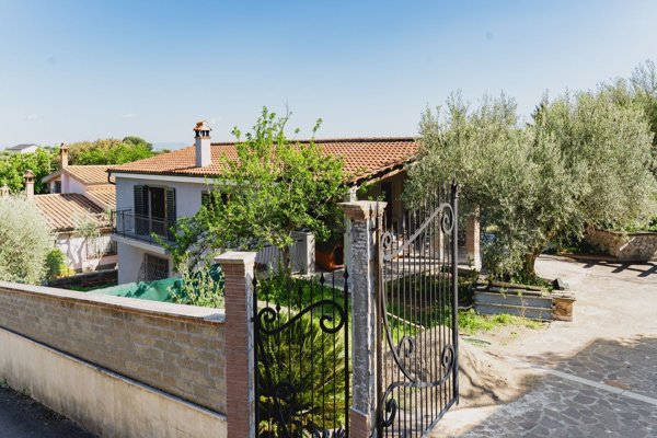 casa indipendente in vendita a Formello