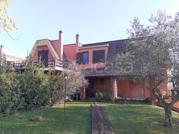 casa indipendente in vendita a Formello