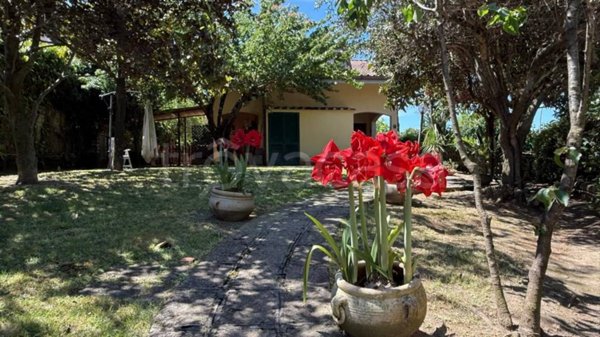casa indipendente in vendita a Formello in zona Le Rughe