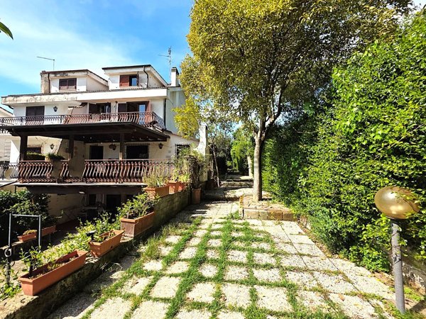 casa indipendente in vendita a Formello in zona Le Rughe