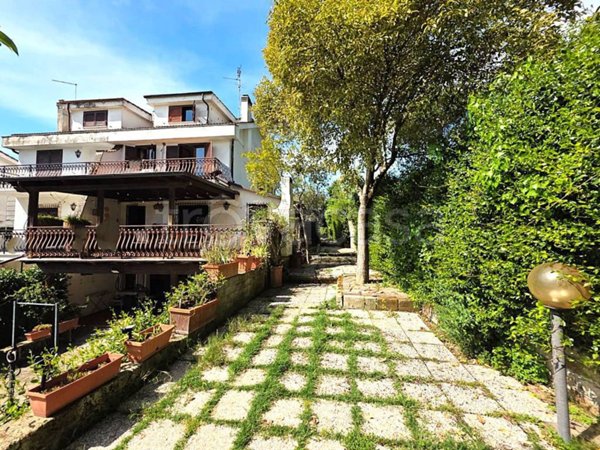 casa indipendente in vendita a Formello in zona Le Rughe