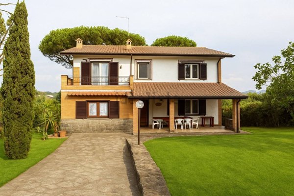 casa indipendente in vendita a Formello