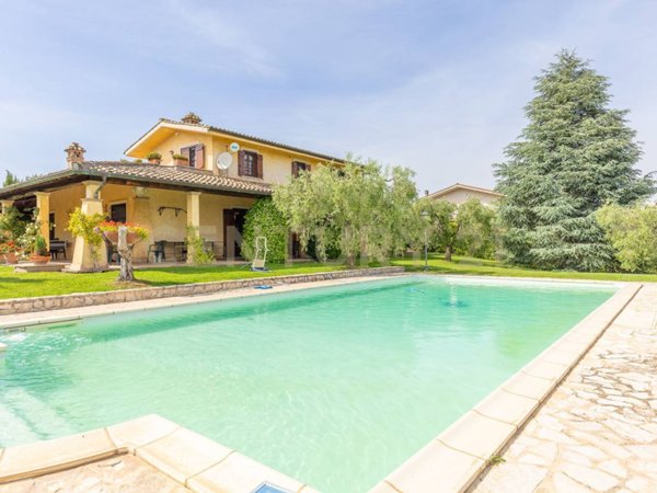 casa indipendente in vendita a Formello