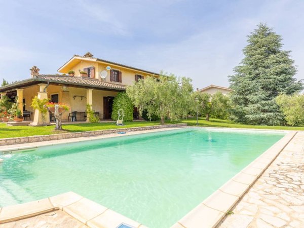 casa indipendente in vendita a Formello