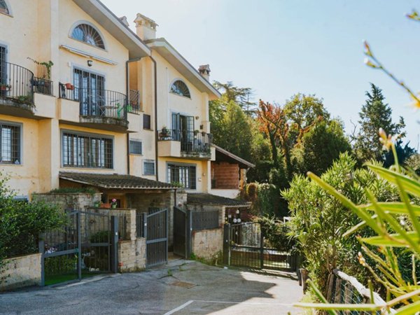 appartamento in vendita a Formello in zona Le Rughe