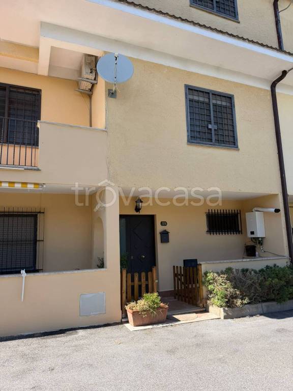 casa indipendente in vendita a Formello in zona Le Rughe