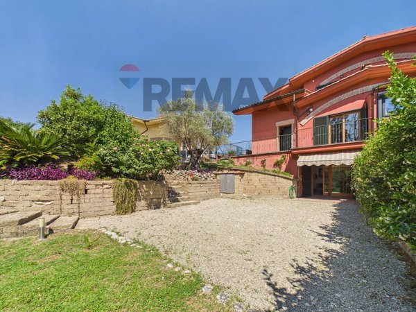casa indipendente in vendita a Formello in zona Le Rughe