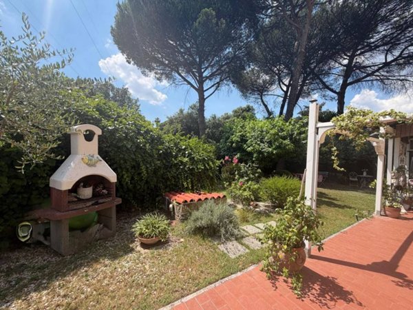 casa indipendente in vendita a Formello in zona Le Rughe