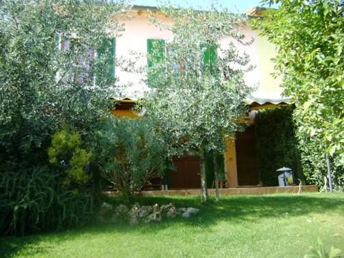 casa indipendente in vendita a Formello in zona Le Rughe