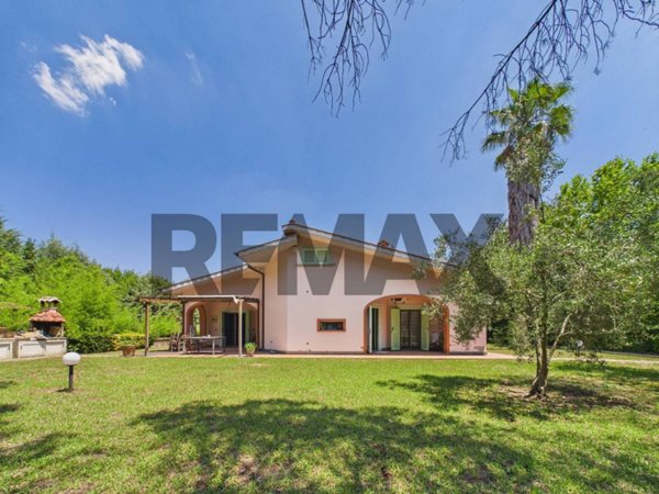 casa indipendente in vendita a Formello