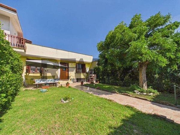casa indipendente in vendita a Formello in zona Le Rughe
