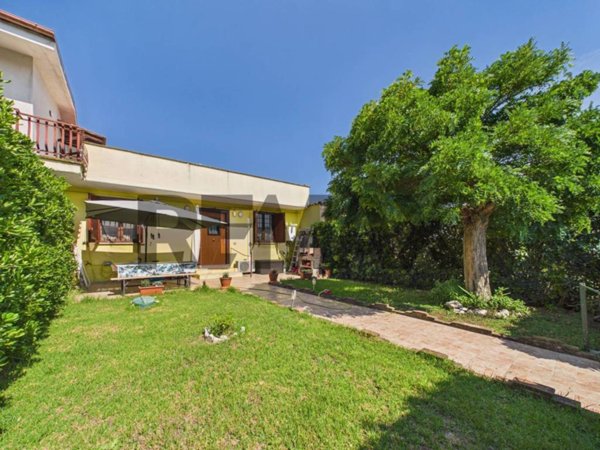 casa indipendente in vendita a Formello in zona Le Rughe