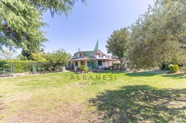 casa indipendente in vendita a Formello