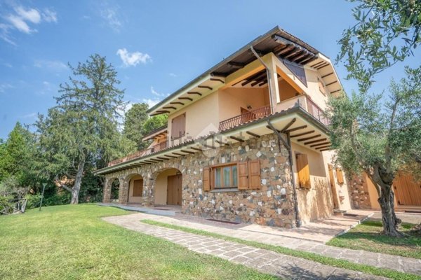 casa indipendente in vendita a Formello in zona Le Rughe