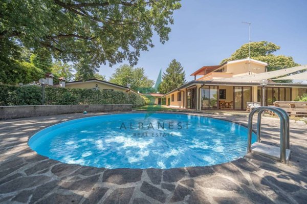 casa indipendente in vendita a Formello