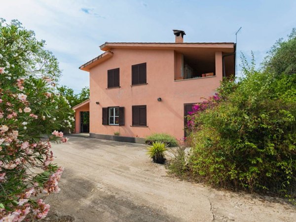 appartamento in vendita a Formello in zona Le Rughe