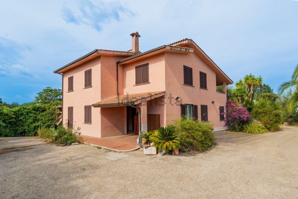 casa indipendente in vendita a Formello in zona Le Rughe
