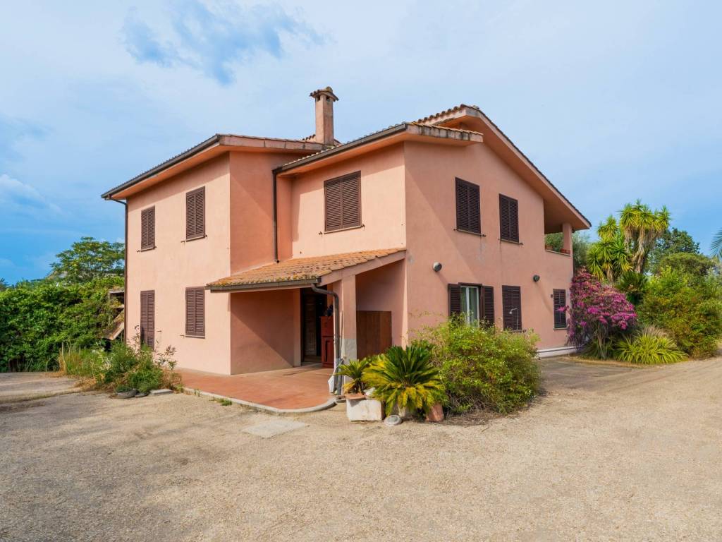 casa indipendente in vendita a Formello in zona Le Rughe
