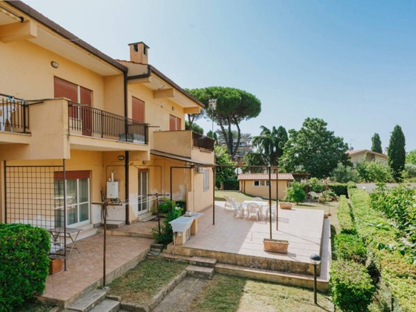 appartamento in vendita a Formello in zona Le Rughe