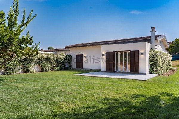 casa indipendente in vendita a Formello in zona Le Rughe