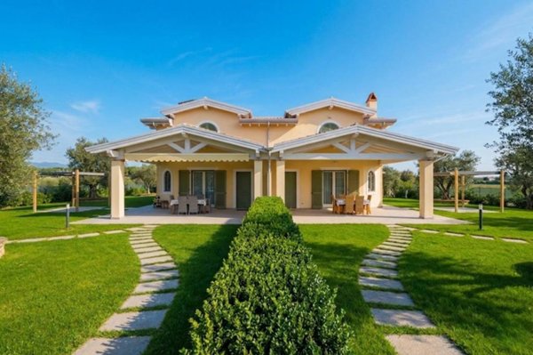 casa indipendente in vendita a Formello in zona Le Rughe